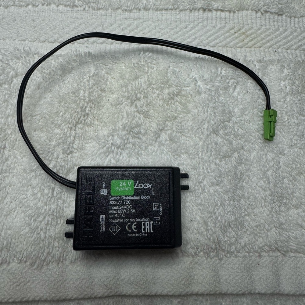 LOOX 24V 3-Way Distributor Switch Distribution Block 833.77.720